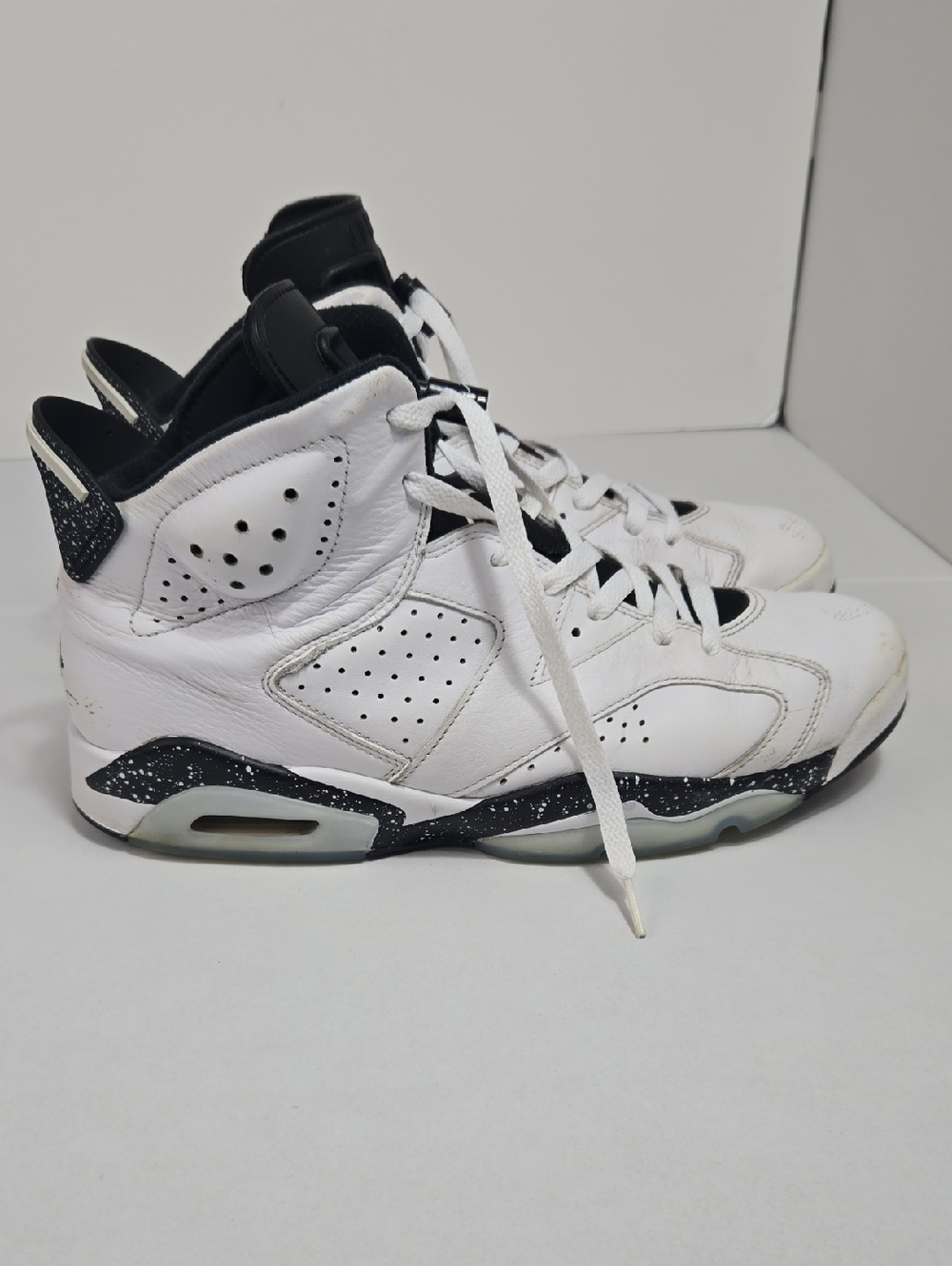 Size 11 - Air Jordan 6 Retro Reverse Oreo Men's Black/White.